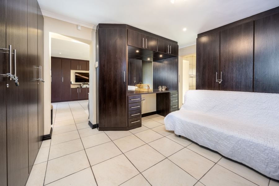 6 Bedroom Property for Sale in Eversdal Western Cape